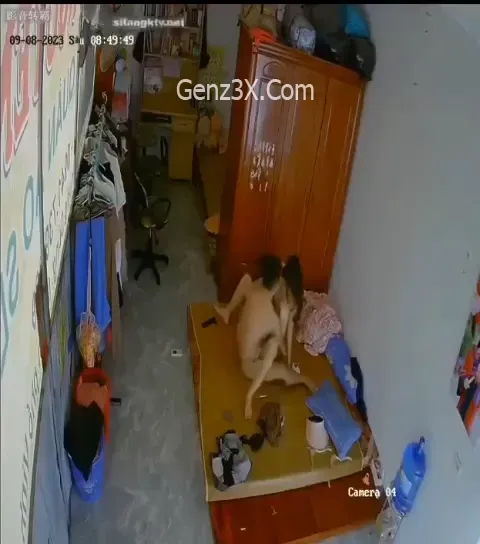 Chị Chủ Shop Đang Livestream Bán Đồ Thì Khách Quen Vô Địt 
