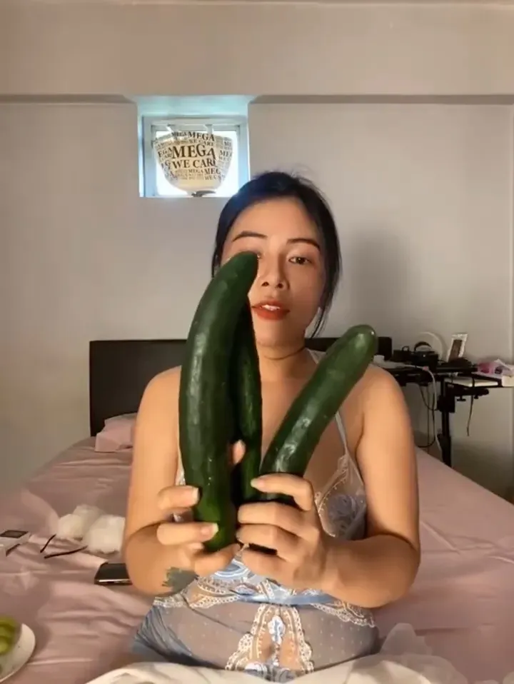 Clip Sex Máy Bay Hà My Review Dưa Leo Nhét Lồn Tự Sương