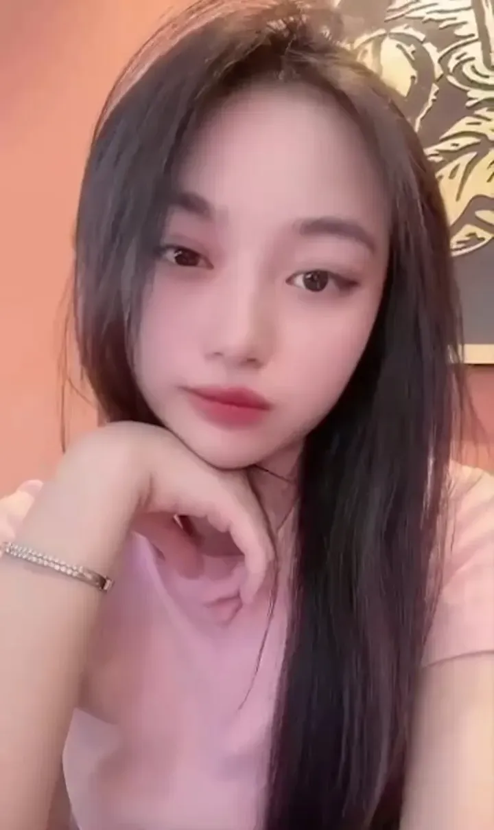 Clip Sex Nguyễn Hồng Anh Áo Em Hồng Lồn Em Hồng Hơn -